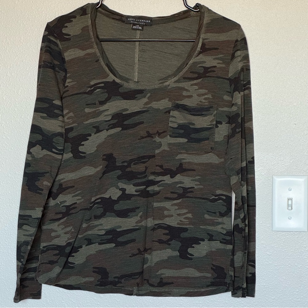 Social Standard By Sanctuary Woman’s Dylan Scoop Tee Size Large